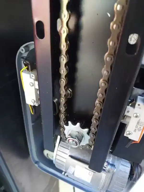 Detalhe do motor corrente engrenagem